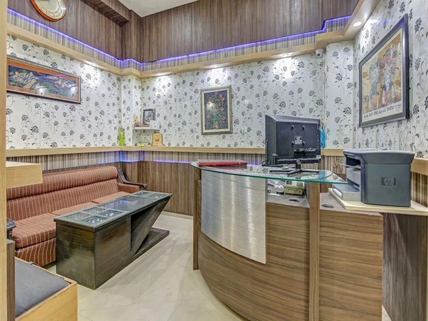 OYO 28040 Hotel Cg Inn