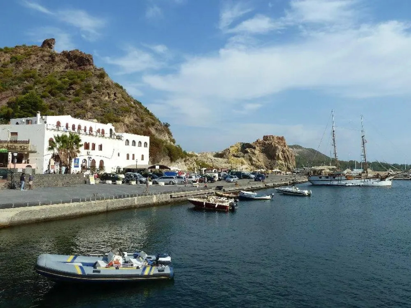 House With 2 Bedrooms in Vulcano, With Enclosed Garden Near the Beach