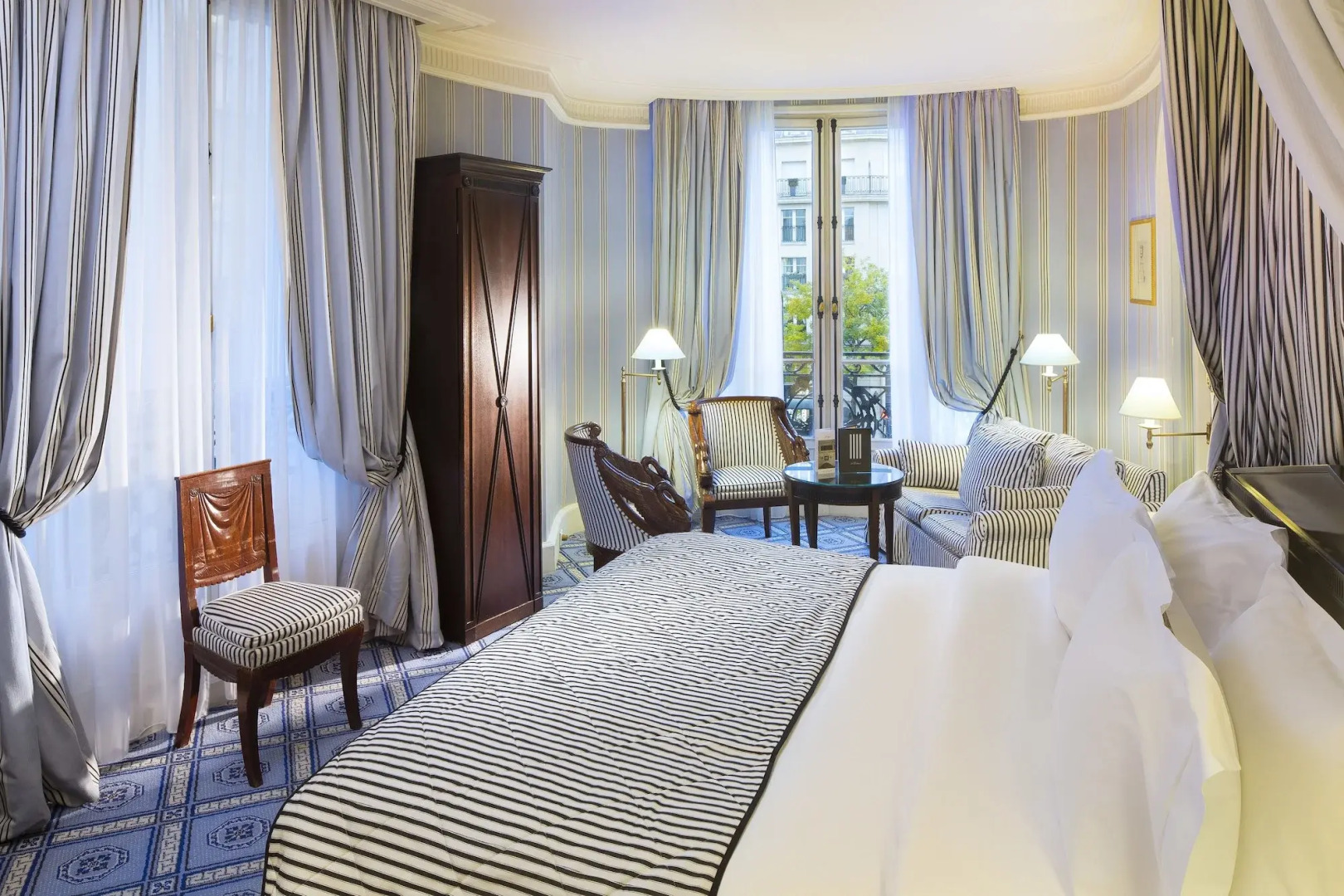 Le Dokhan’s Paris Arc de Triomphe, a Tribute Portfolio Hotel