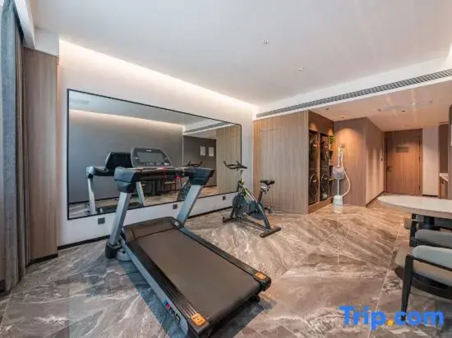 Rezen Longuu Hotel （Wuzhong Two Halls and One Center）