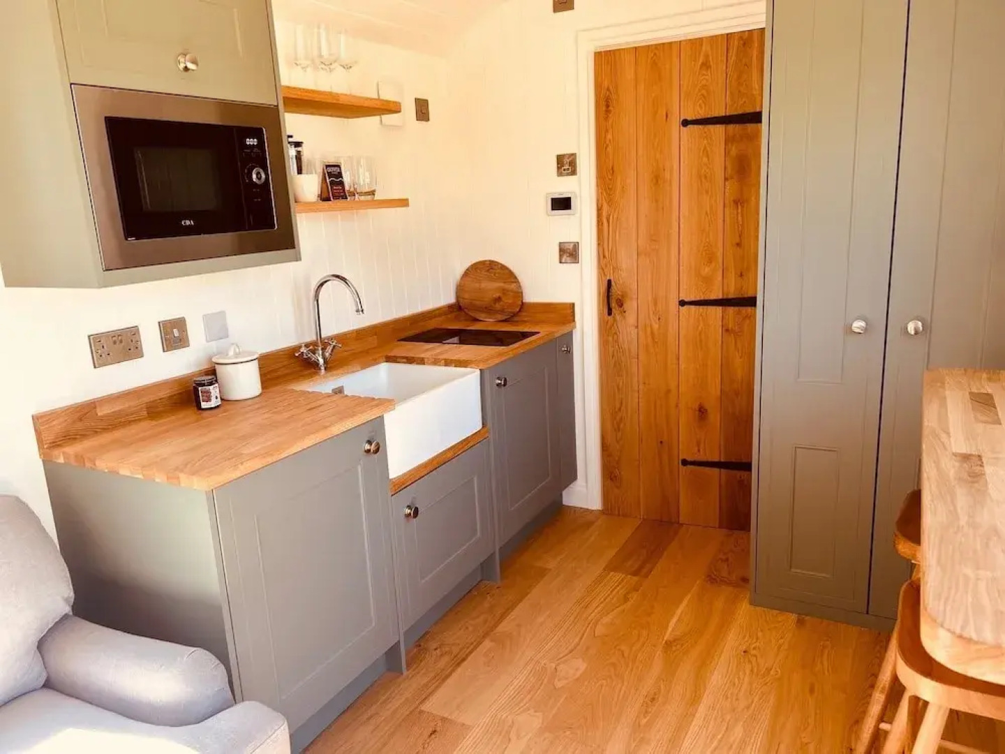 Luxury Shepherds Hut Near Glamorgan Coast