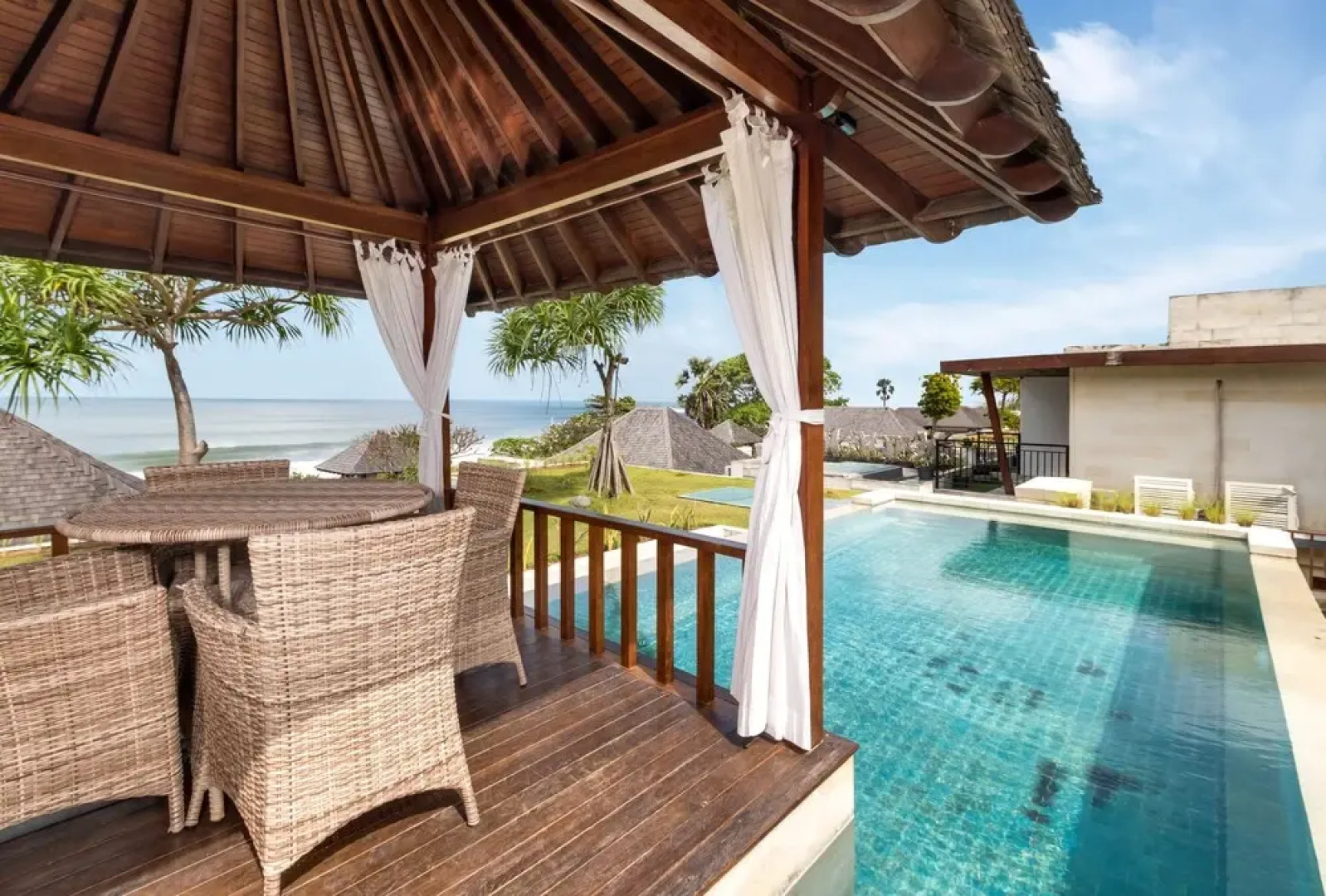Wonderful Oceanfront 3 Br Villa in Seminyak