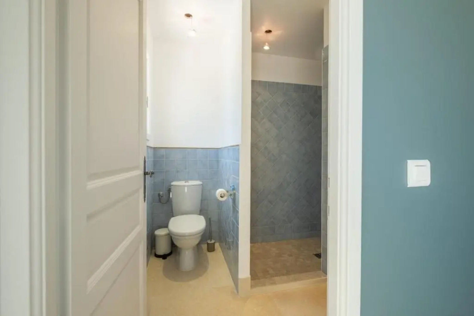 SERRENDY BIJOU de 280m2 au calme absolu avec piscine à débordement