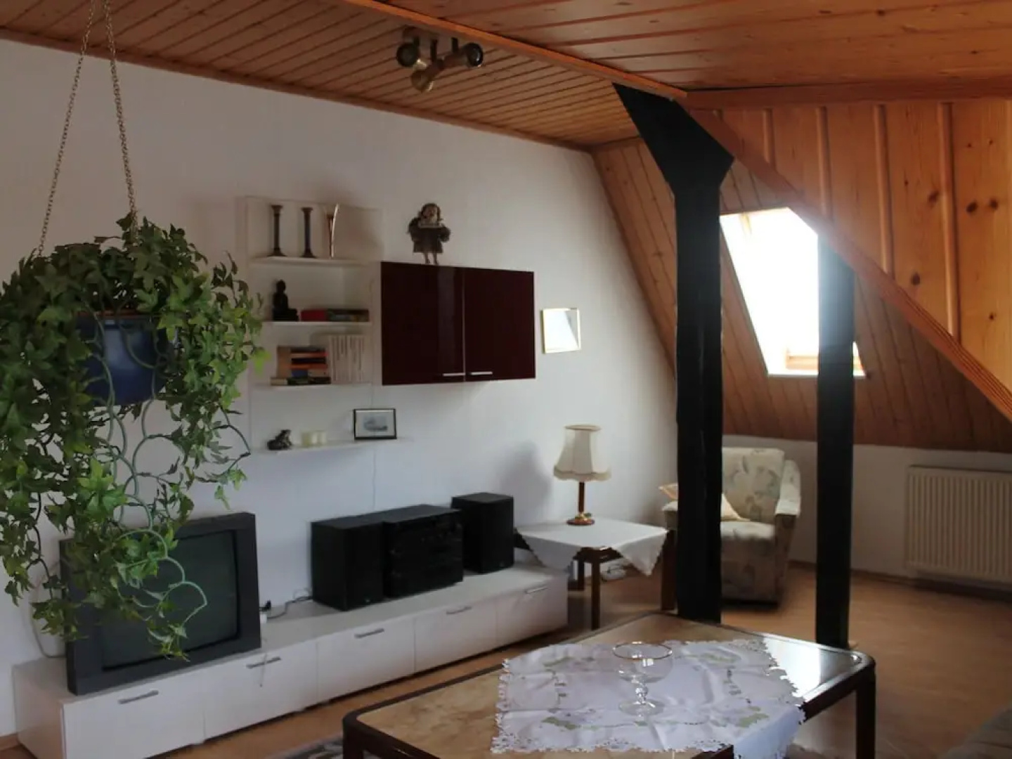 Schone Zweizimmer-ferienwohnung mit Pool im Garten
