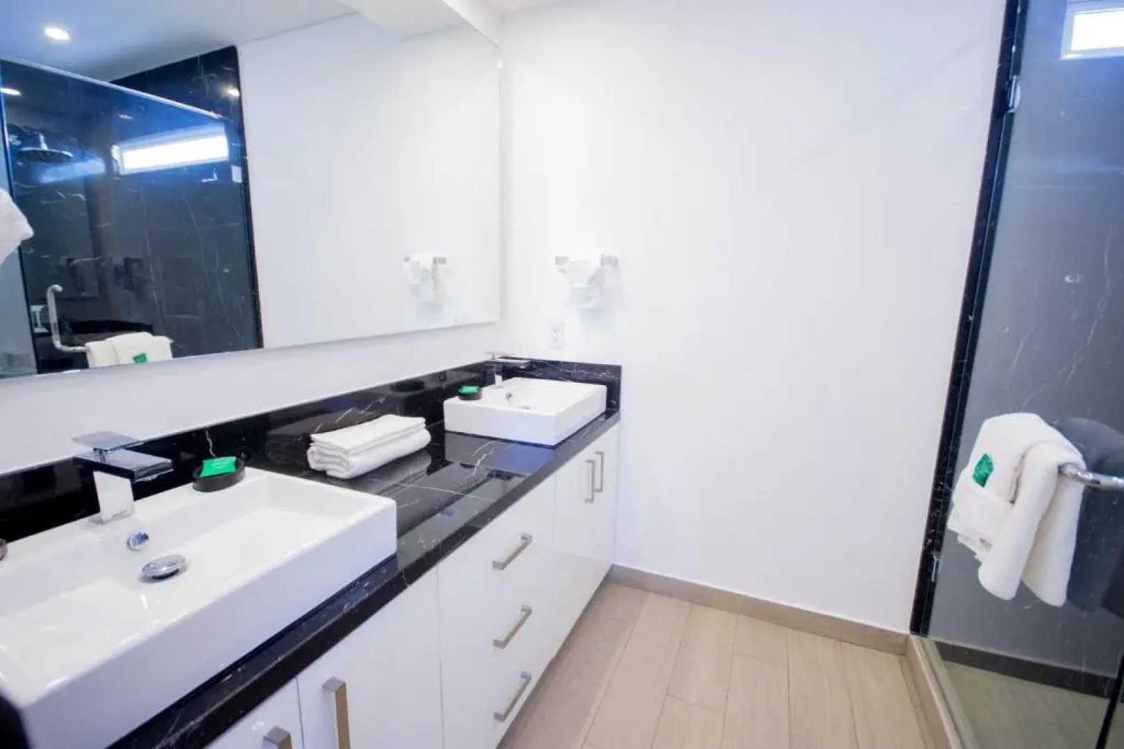 Real View Towers E706 by Casago