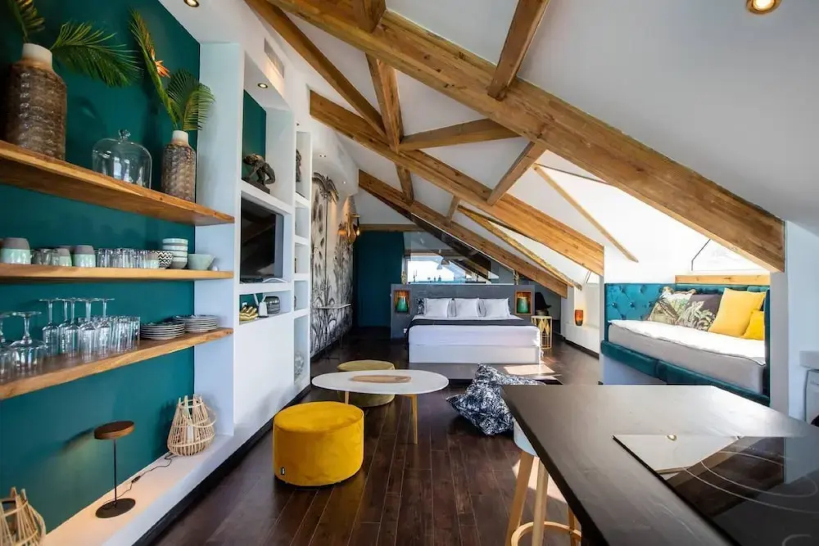 Remarkable 2-bed Apartment in Grand Case