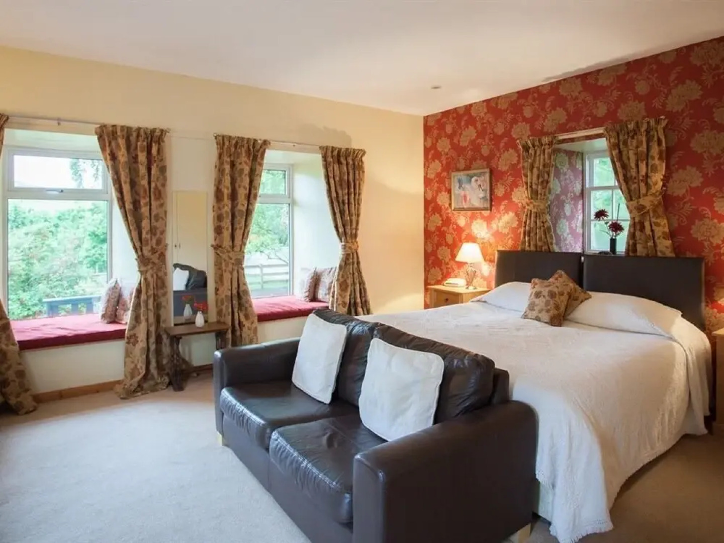 The Coach House - Guest House