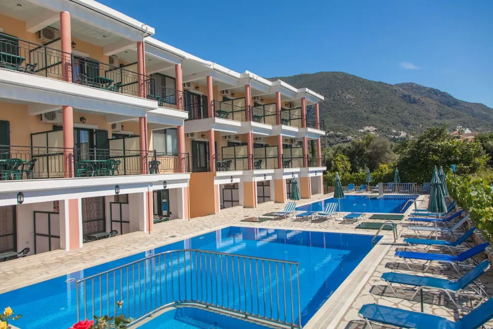 Ionion Maisonettes And Studios