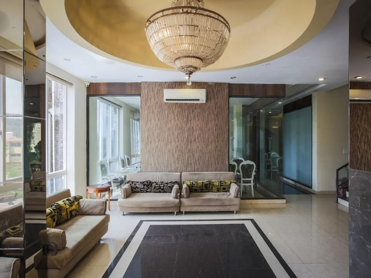 OYO 2377 Hotel Residency