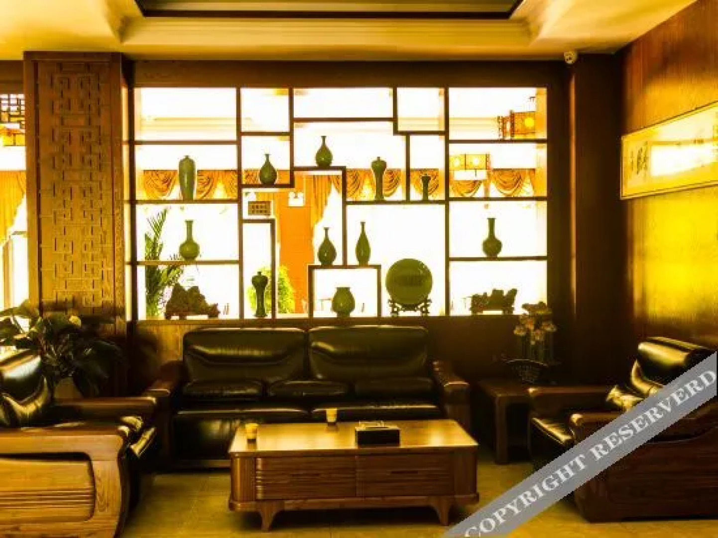 Qinyuan Holiday Hotel