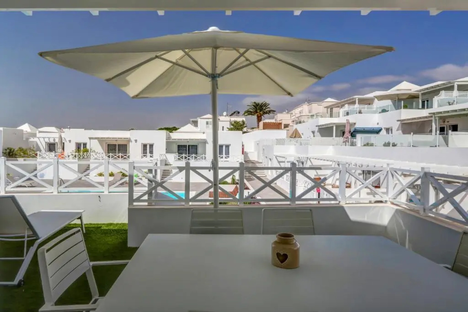 Flower Beach Suite 1