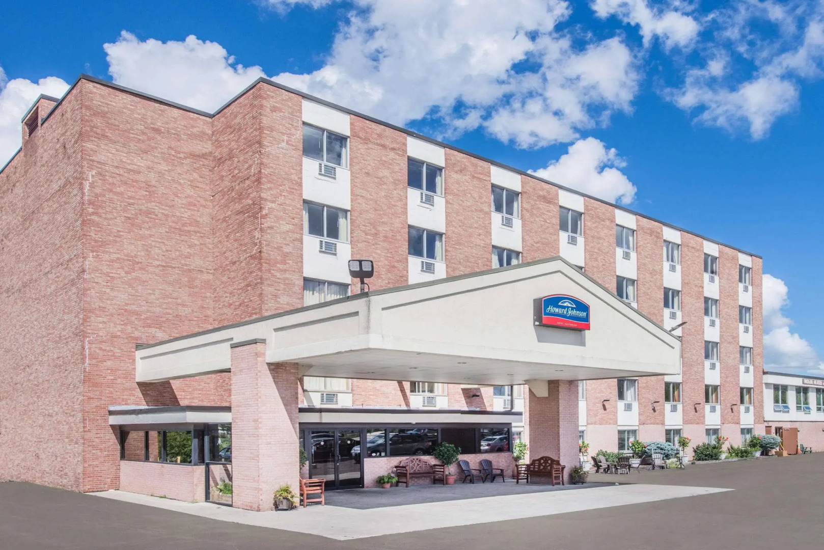 Howard Johnson Closest to the Falls and Casino