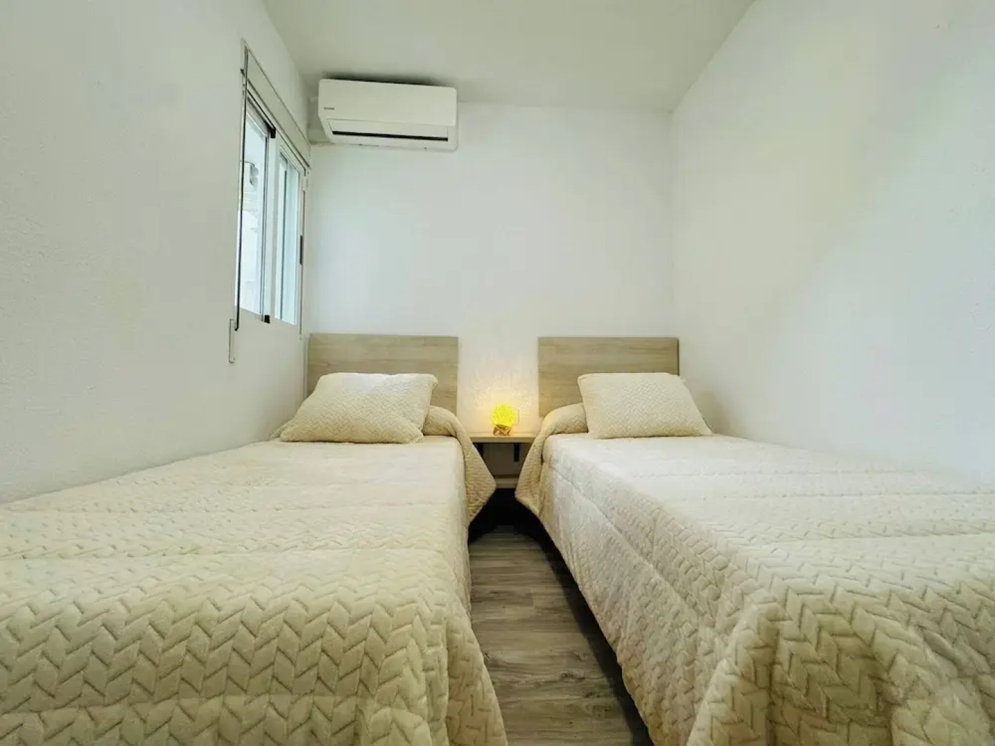 Bright Apartment Near Granada Center