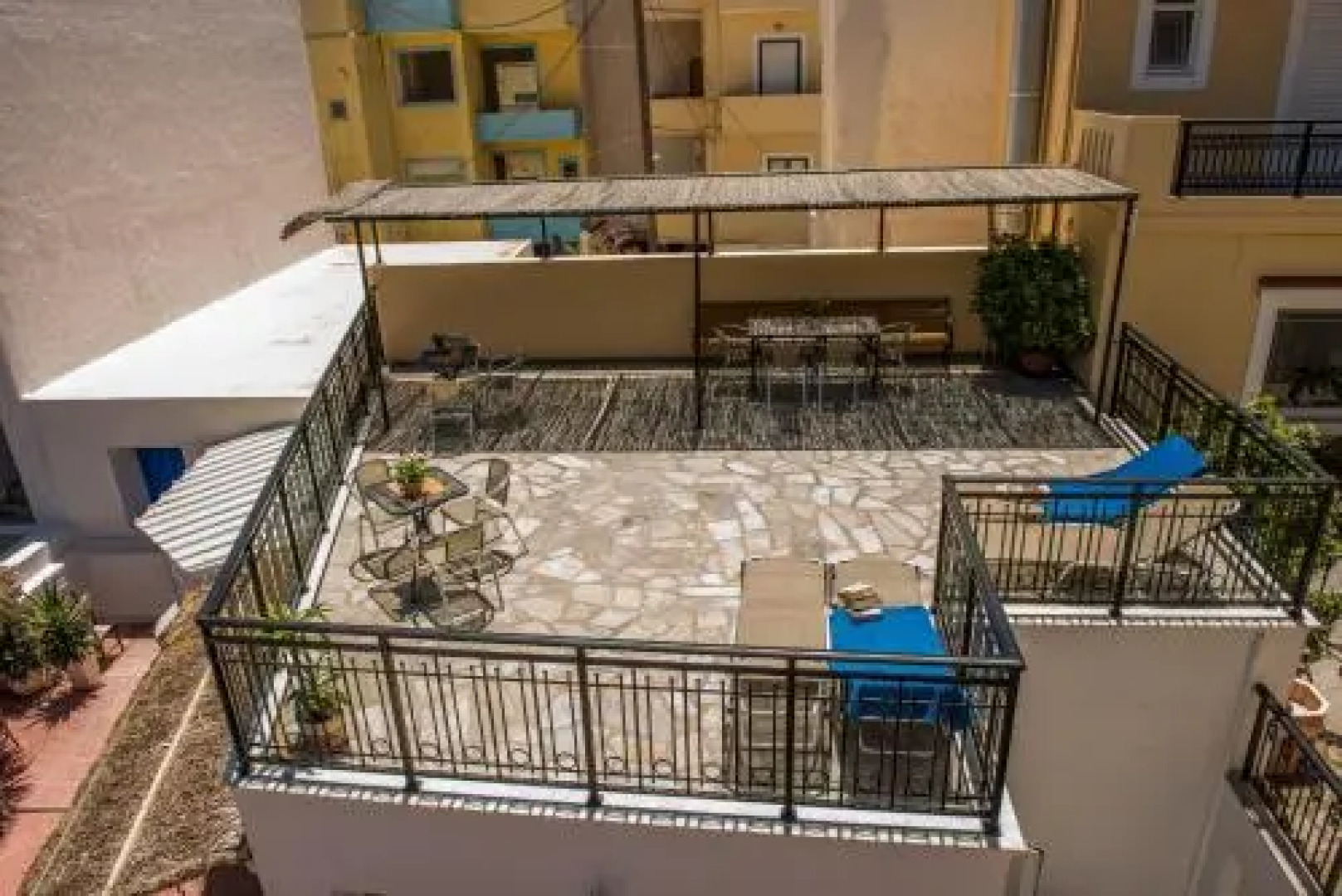 Harbour Studios And Apartments