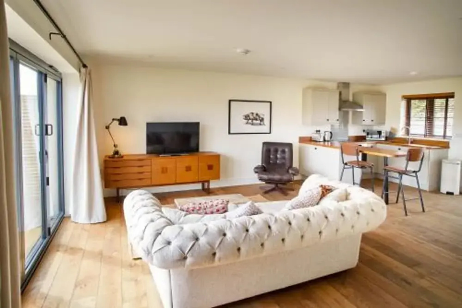 Host Stay Number Five Piglets