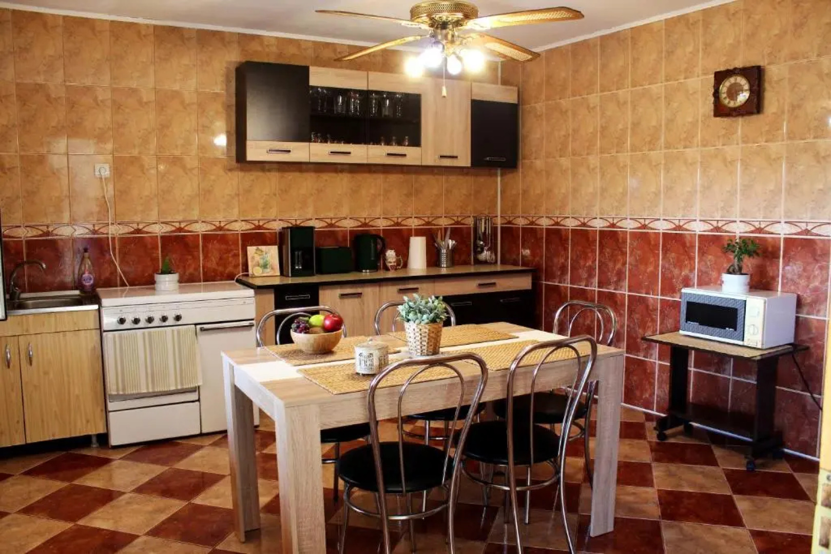 Collosal Apartment with Garden