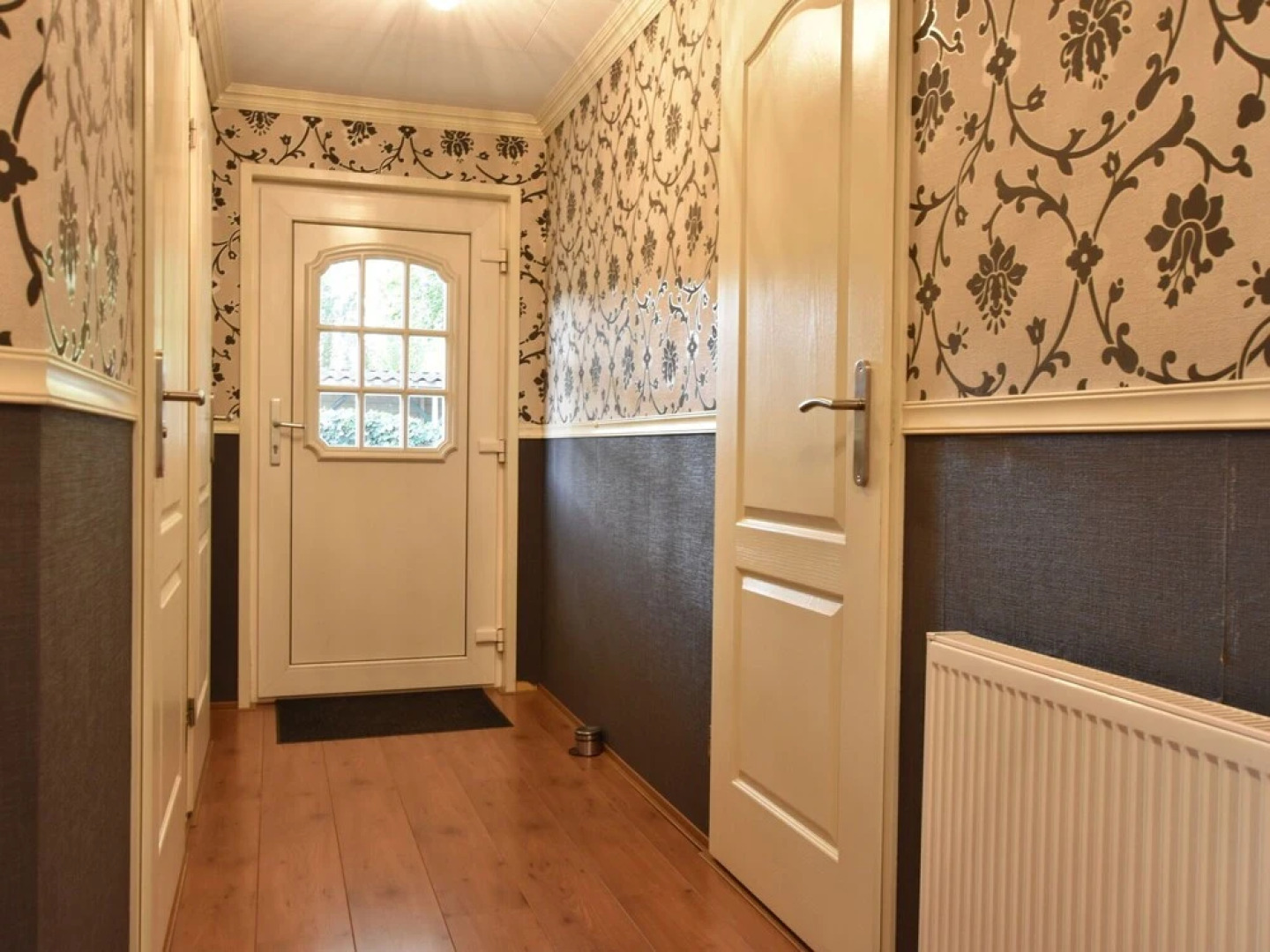 Modern Holiday Home in Kaatsheuvel with Hot Tub