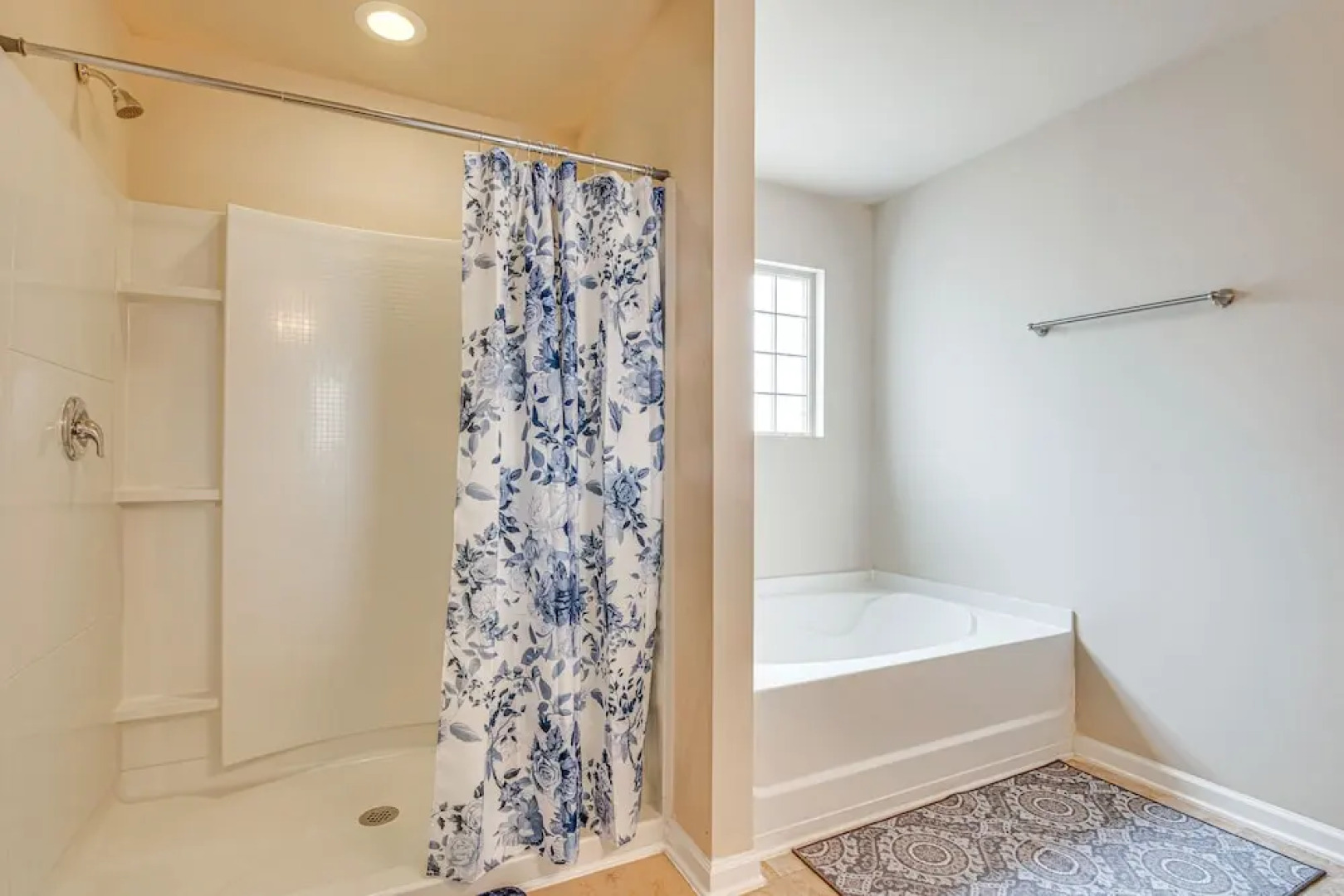 Spacious Atlanta Home w/ Yard & Charcoal Grill!