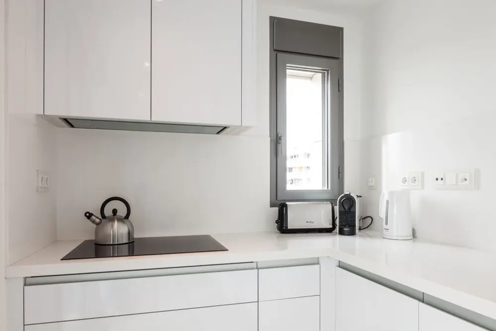 5 Star 3 Bedroom Apartment White Angel