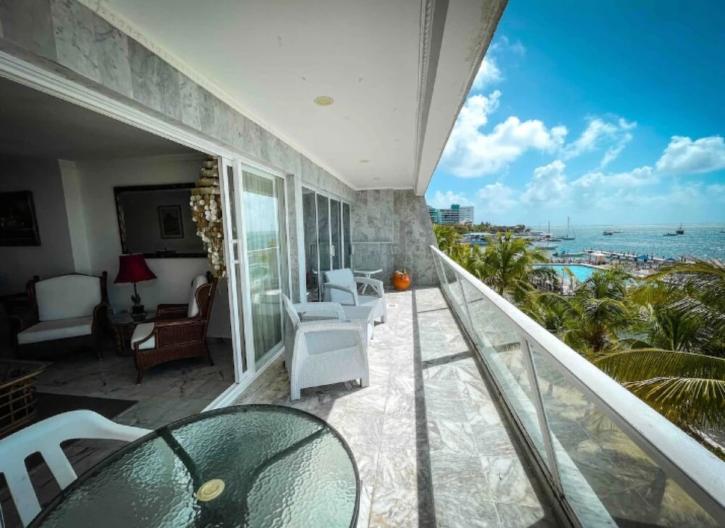 Apartamento con Vista al Mar en Sunrise