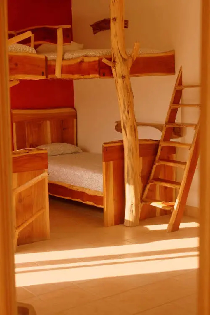 Almagreira Surf Hostel