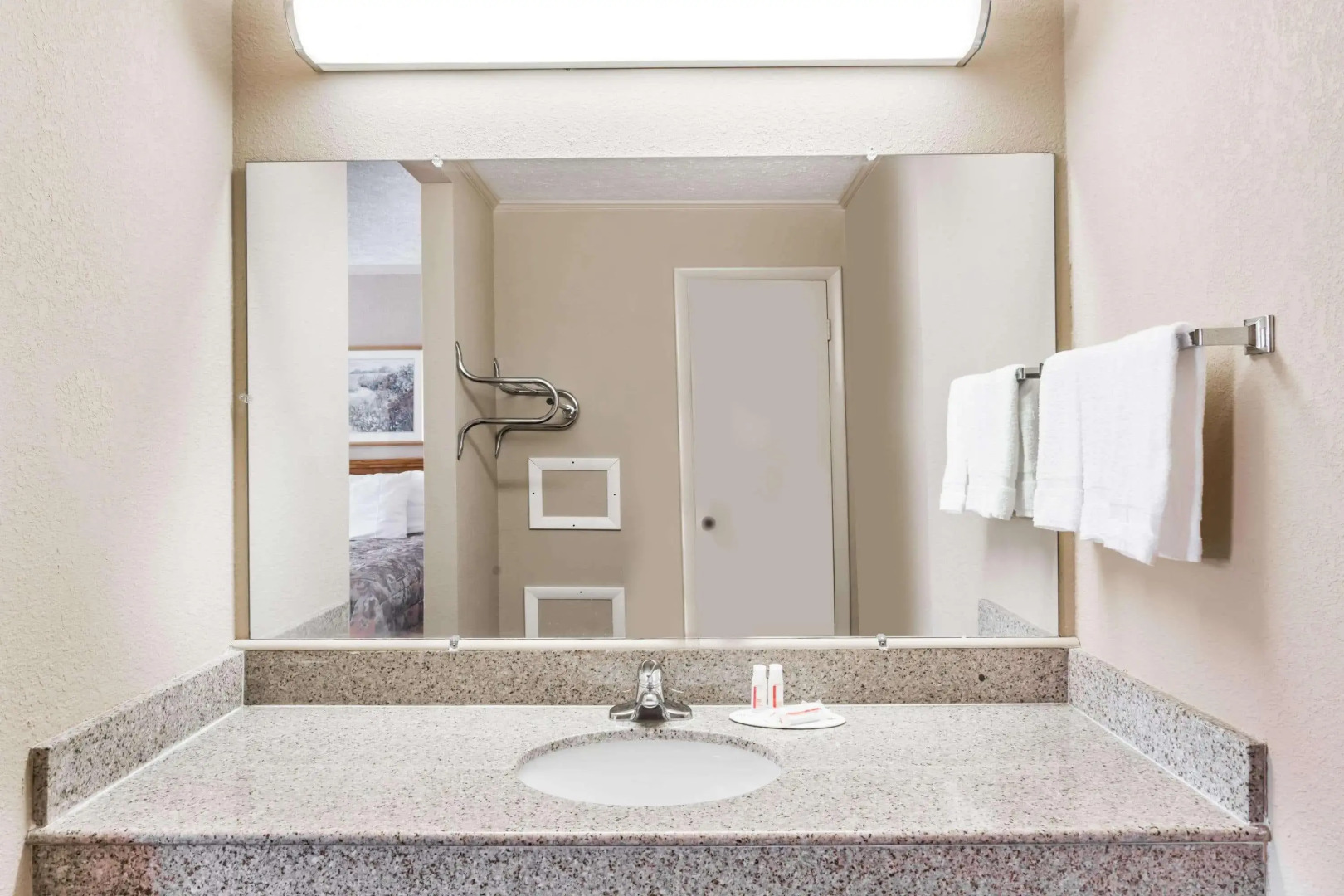 Travelodge by Wyndham Ridgeway Martinsville Area