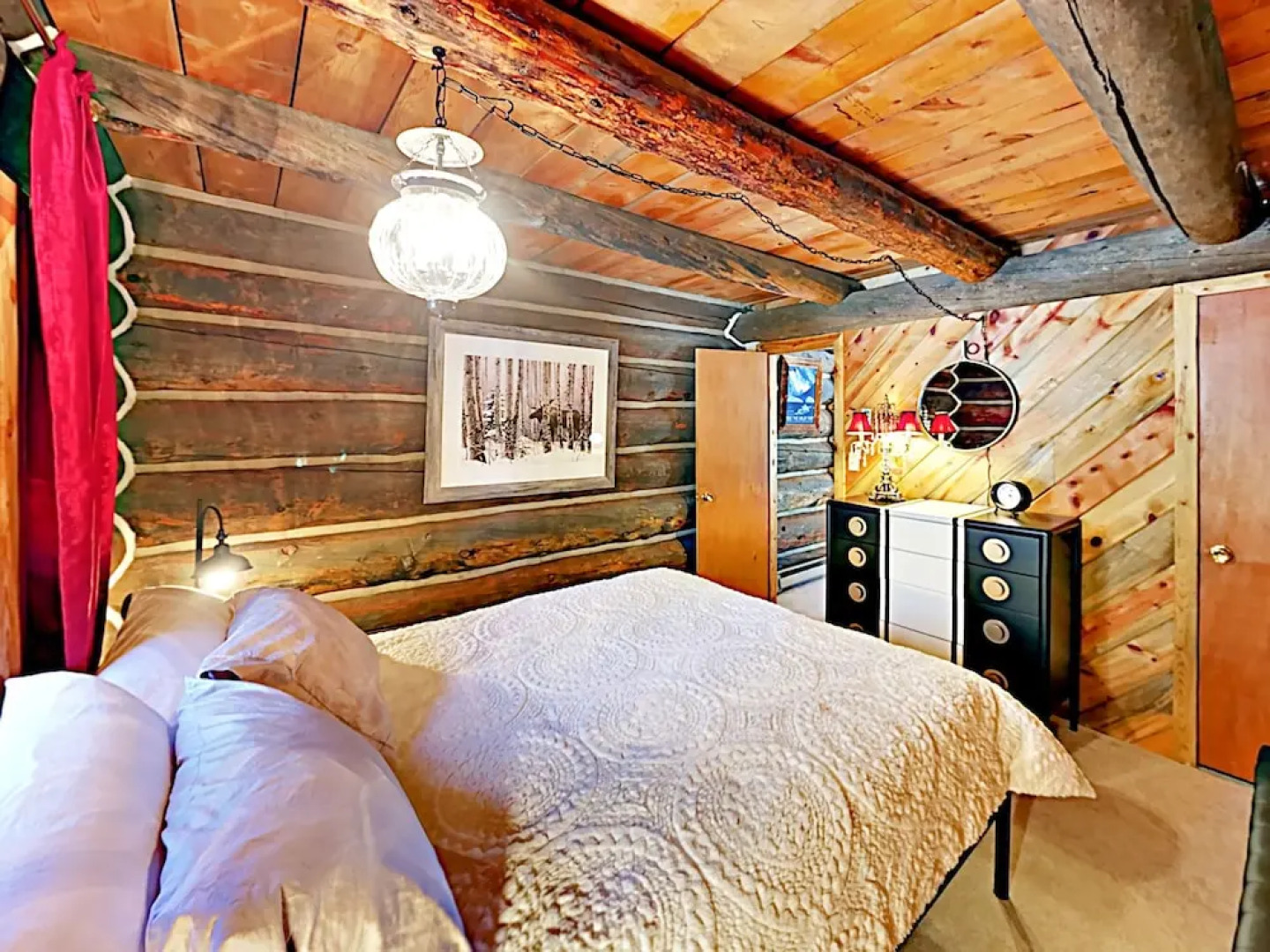 Secluded Mountain-view Log , Near Snow Trails 2 Bedroom Home