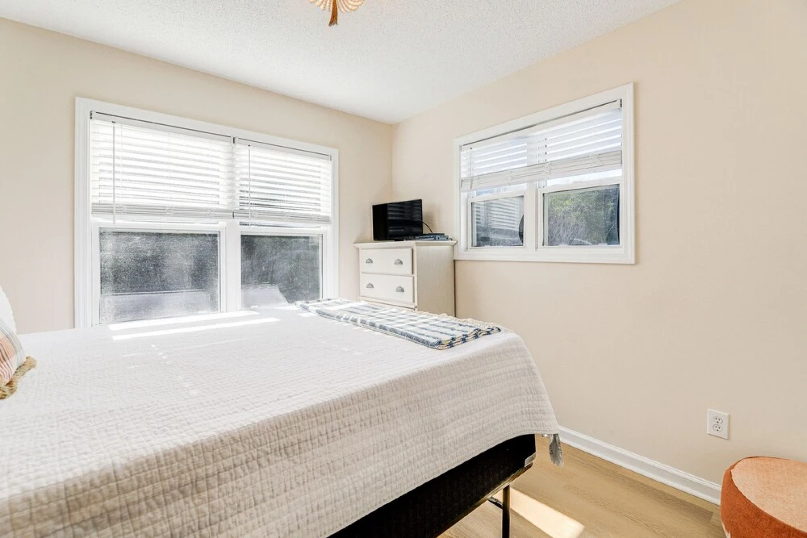 Well-equipped Emerald Isle Townhome: Pets Welcome!