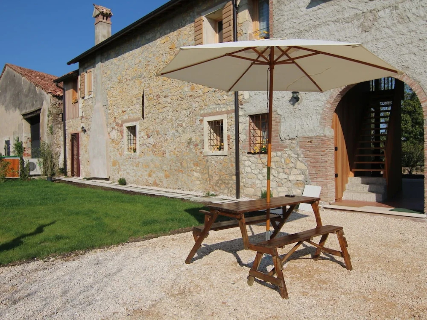 Renovated, Spacious and Cosy Countryside House. Wi-fi, Garden and Swimming Pool