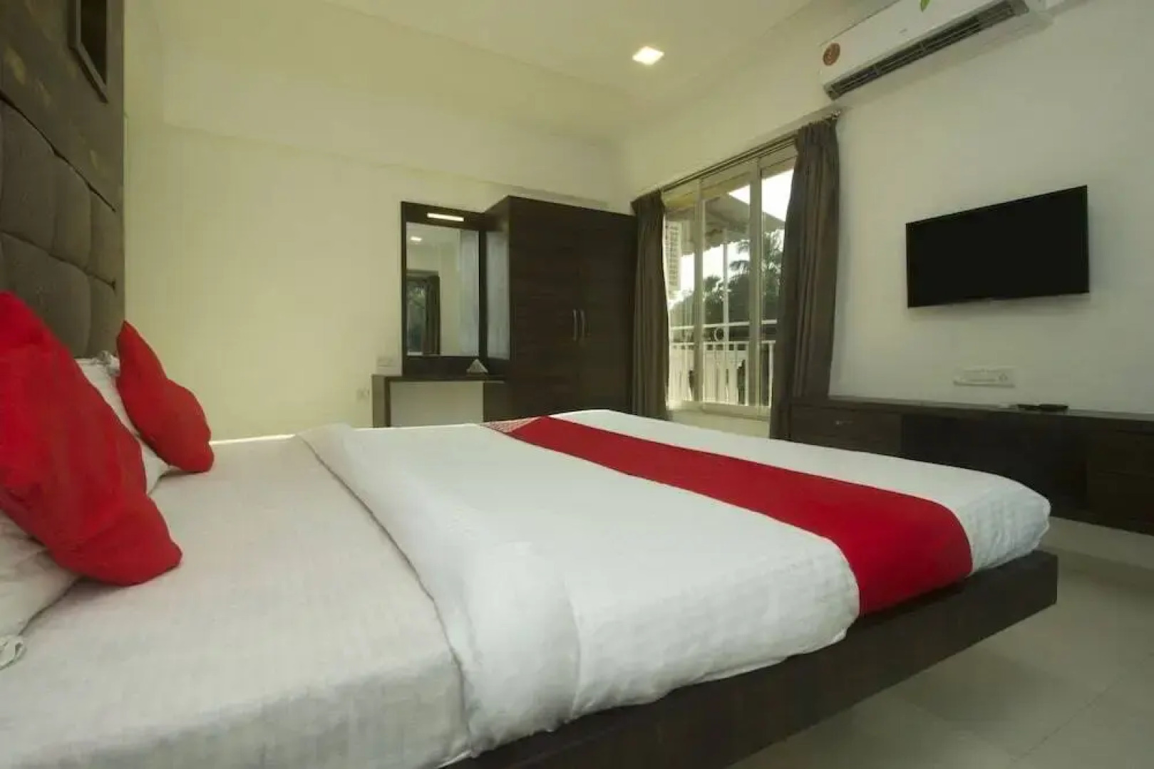 Blue Roof Sea Side By OYO Rooms