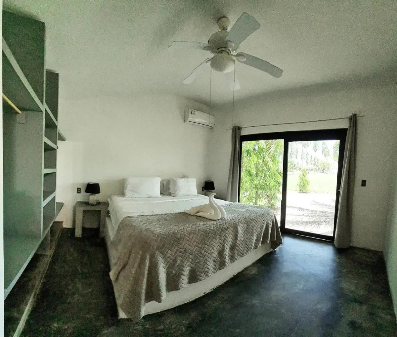 Show Pony Beach Resort and Suites