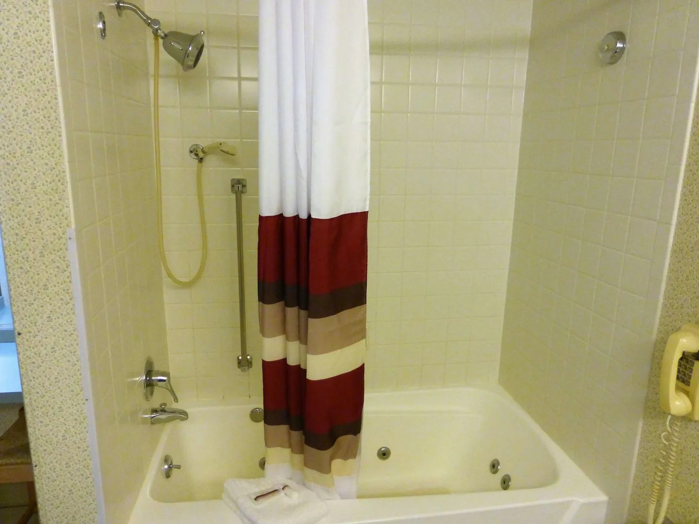 Red Roof Inn & Suites Hazleton