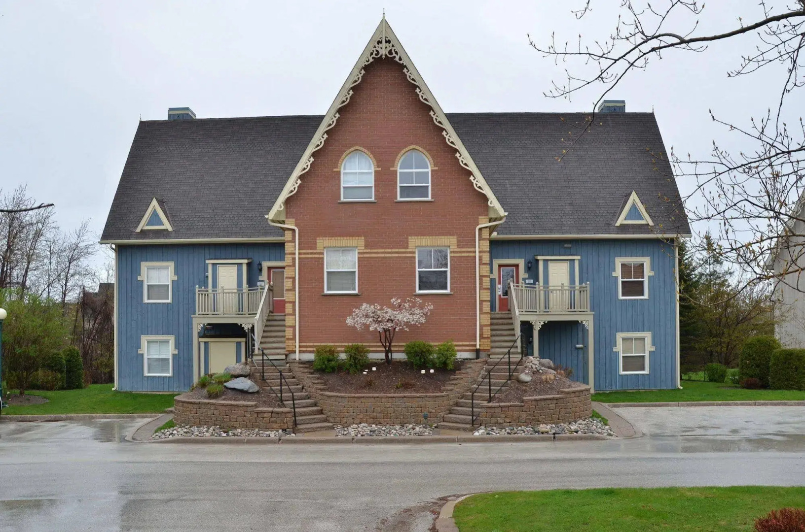 The Lodges at Blue Mountain - Historic Snowbridge Condos