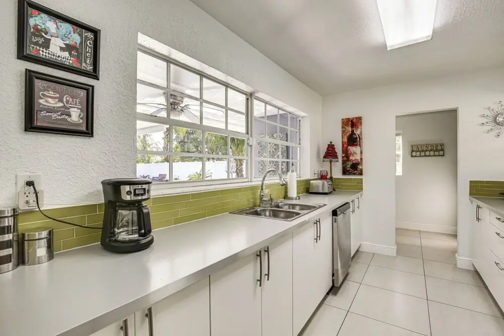 Sun-soaked Home w/ Pool in Lauderdale Lakes!