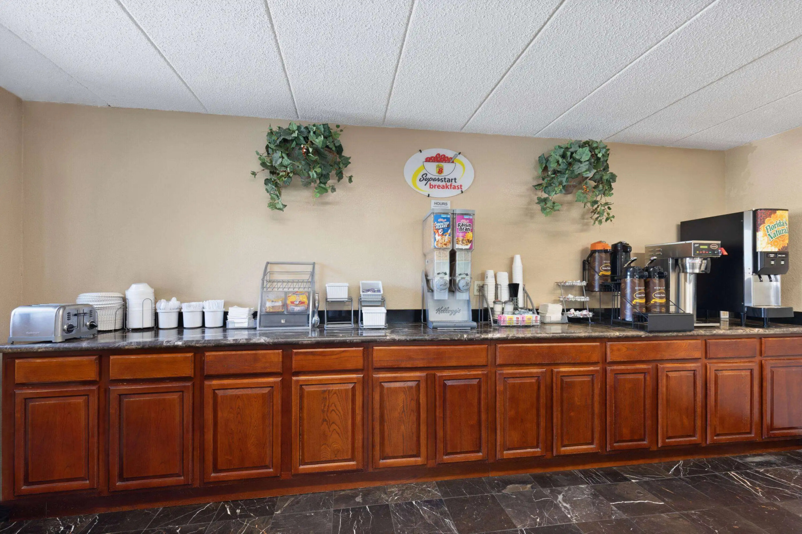 Super 8 by Wyndham Fort Mitchell Cincinnati Area