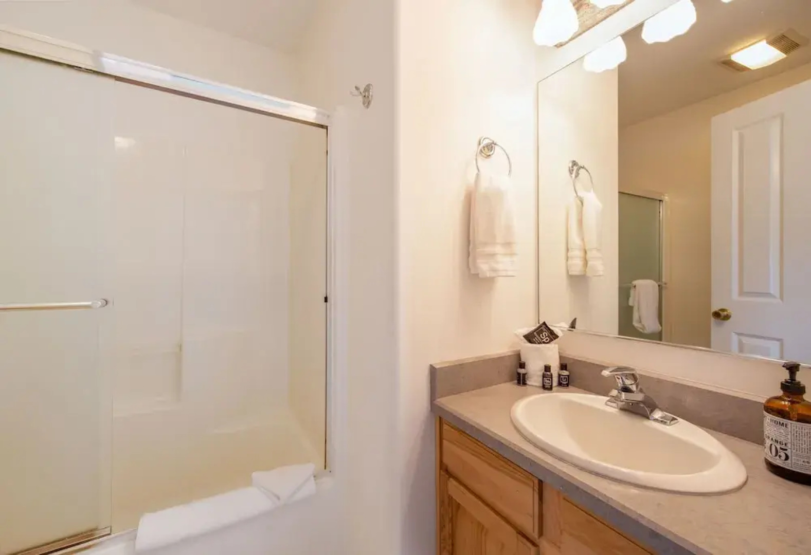 River Ranch 2 Bedroom Home by RedAwning