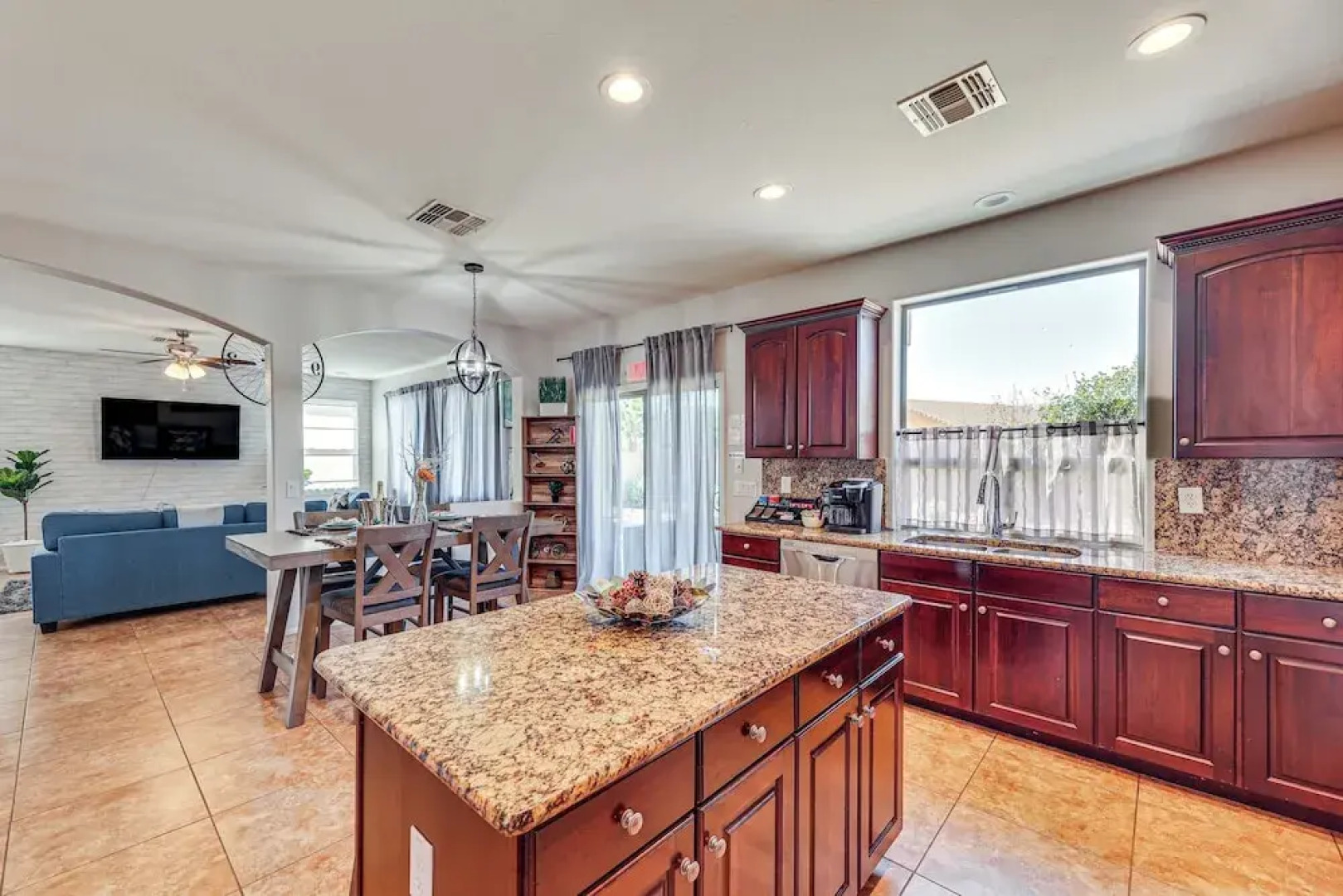 4 Mi to San Tan Valley: Family-friendly Getaway