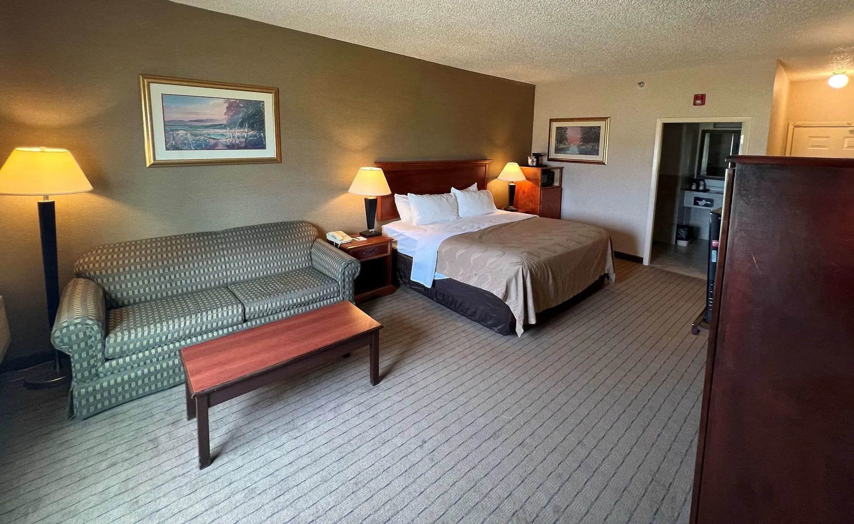 Quality Inn & Suites Grants - I-40