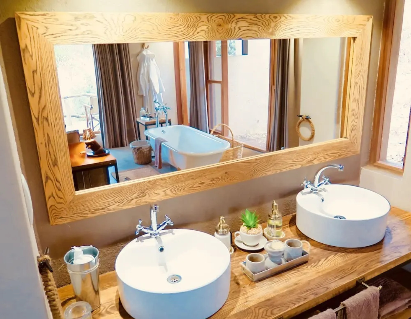 Toro River Lodges Big 5 Exclusive Safari