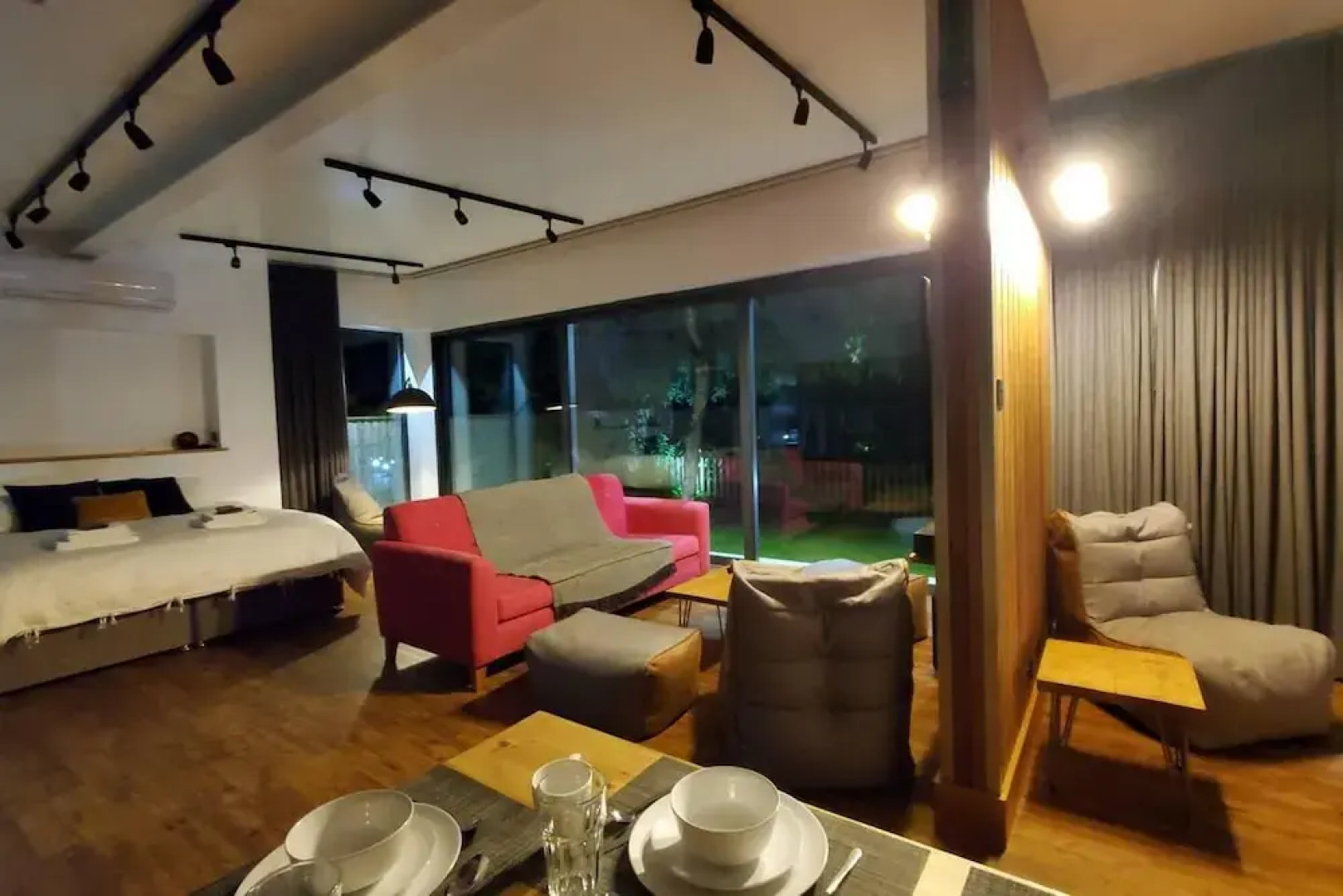 The Cedarwoods - Luxury Studio for 5!