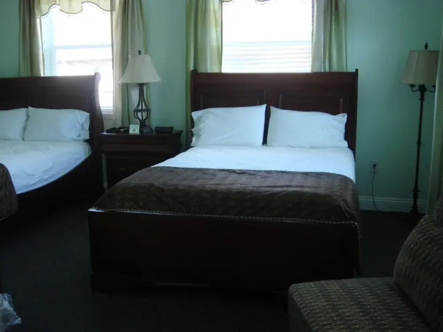 The City Hotel Bar & Grill