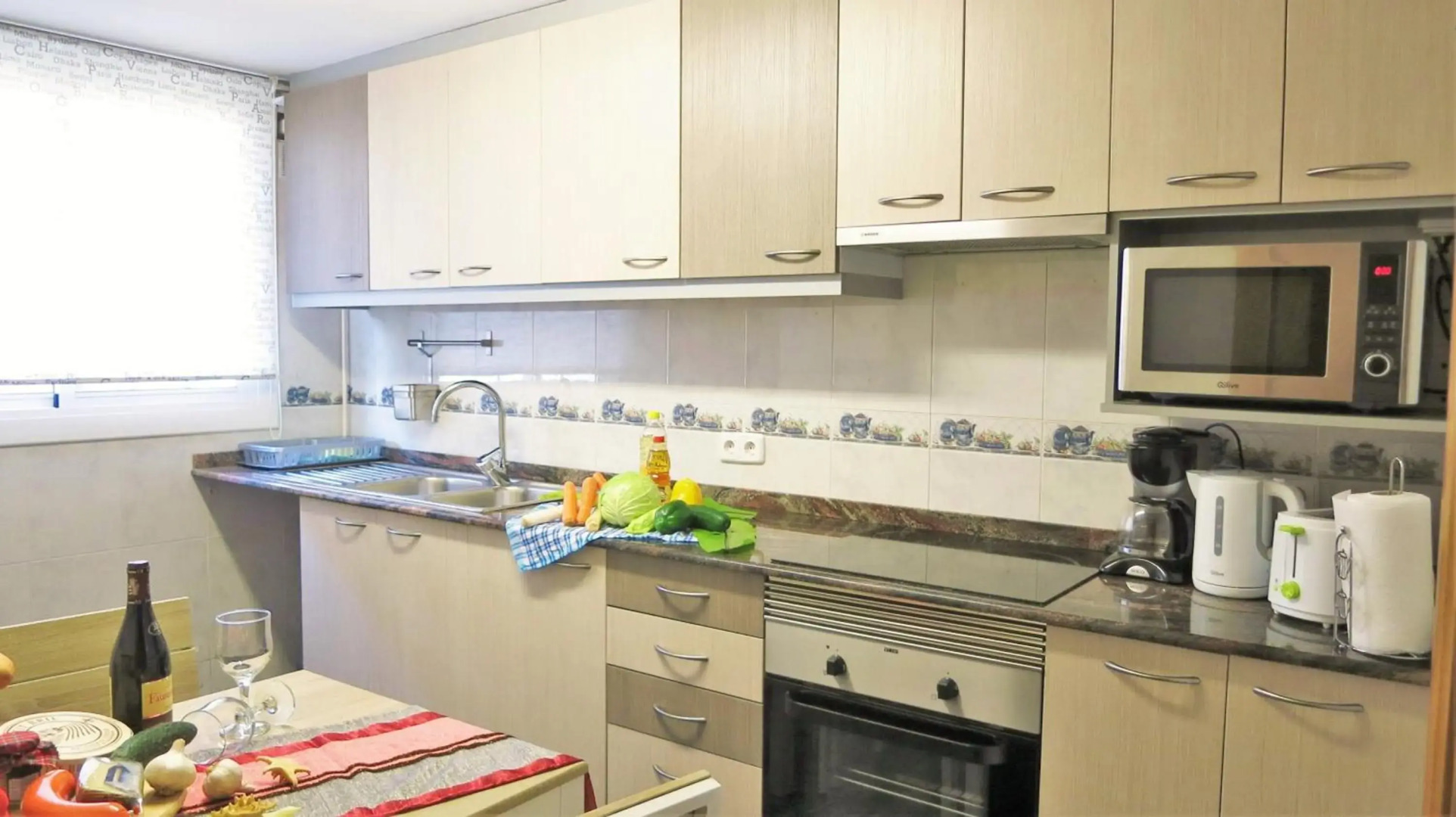 Bianca Seaview & Beach Apartment