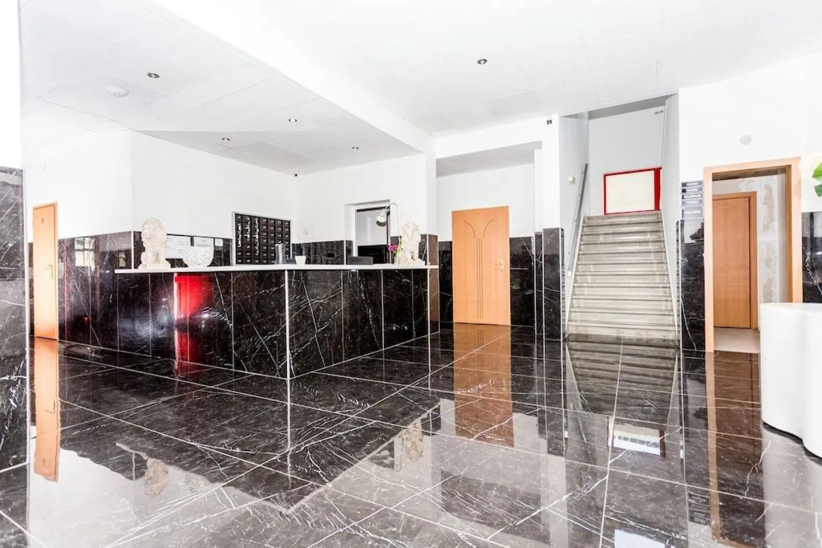 TIF hotel & restaurant