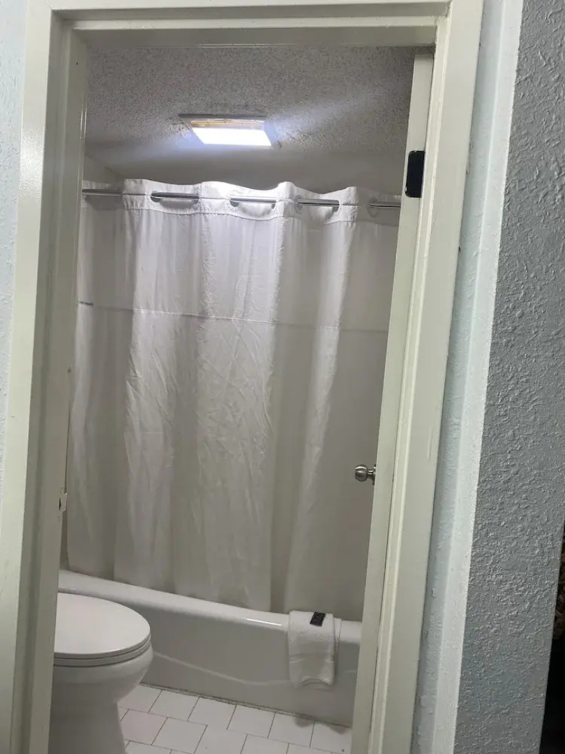 American Inn & Suites