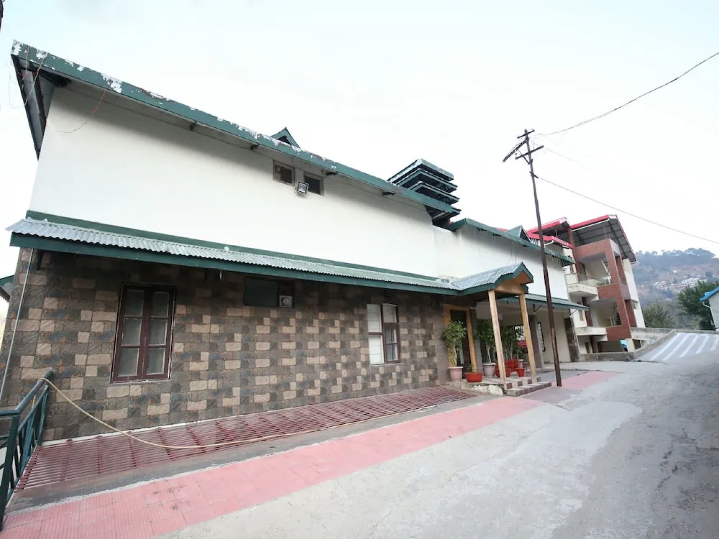 OYO 12185 Home Wayside Villa 3BHK Apartment Kasauli