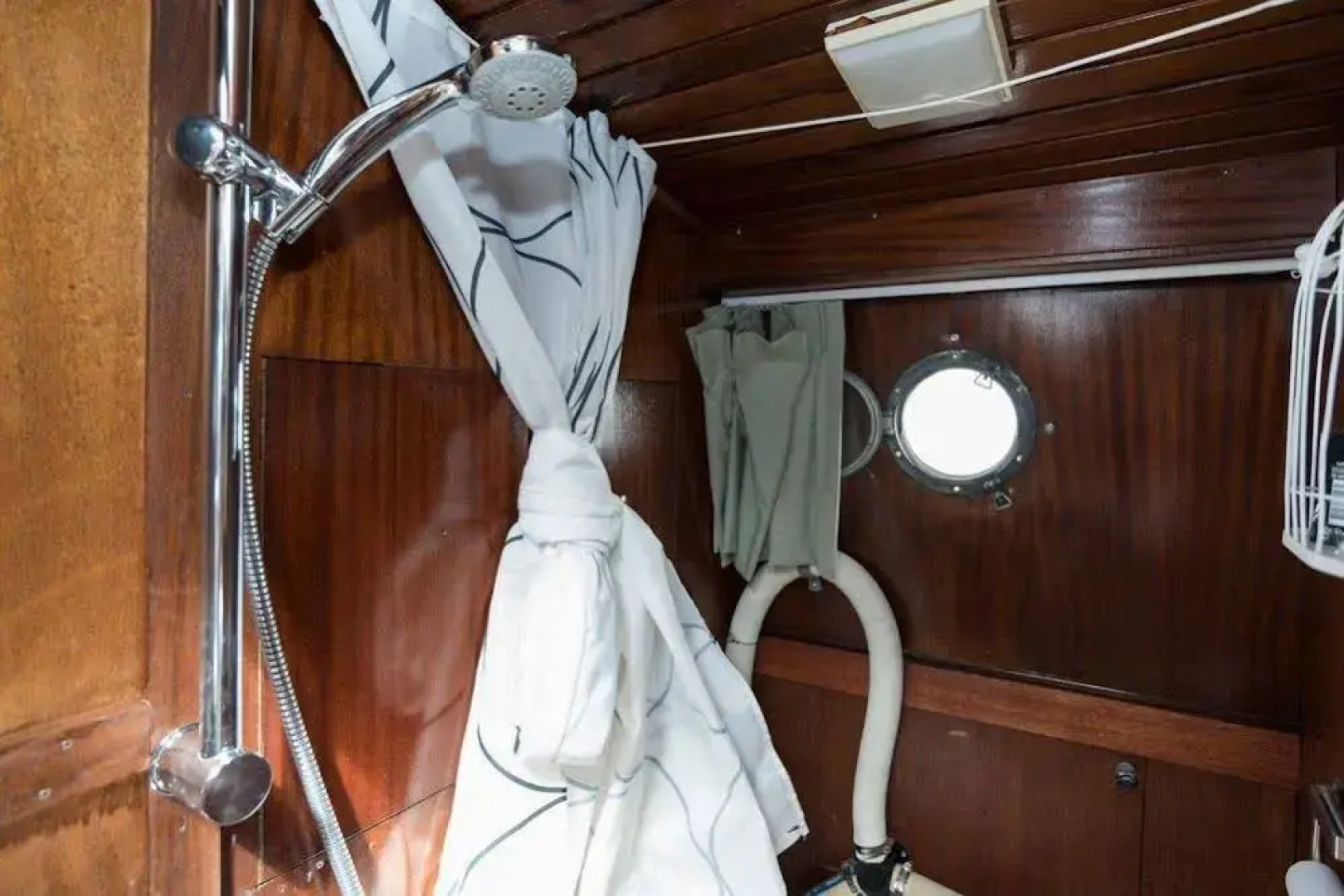 Authentic Houseboats Amsterdam