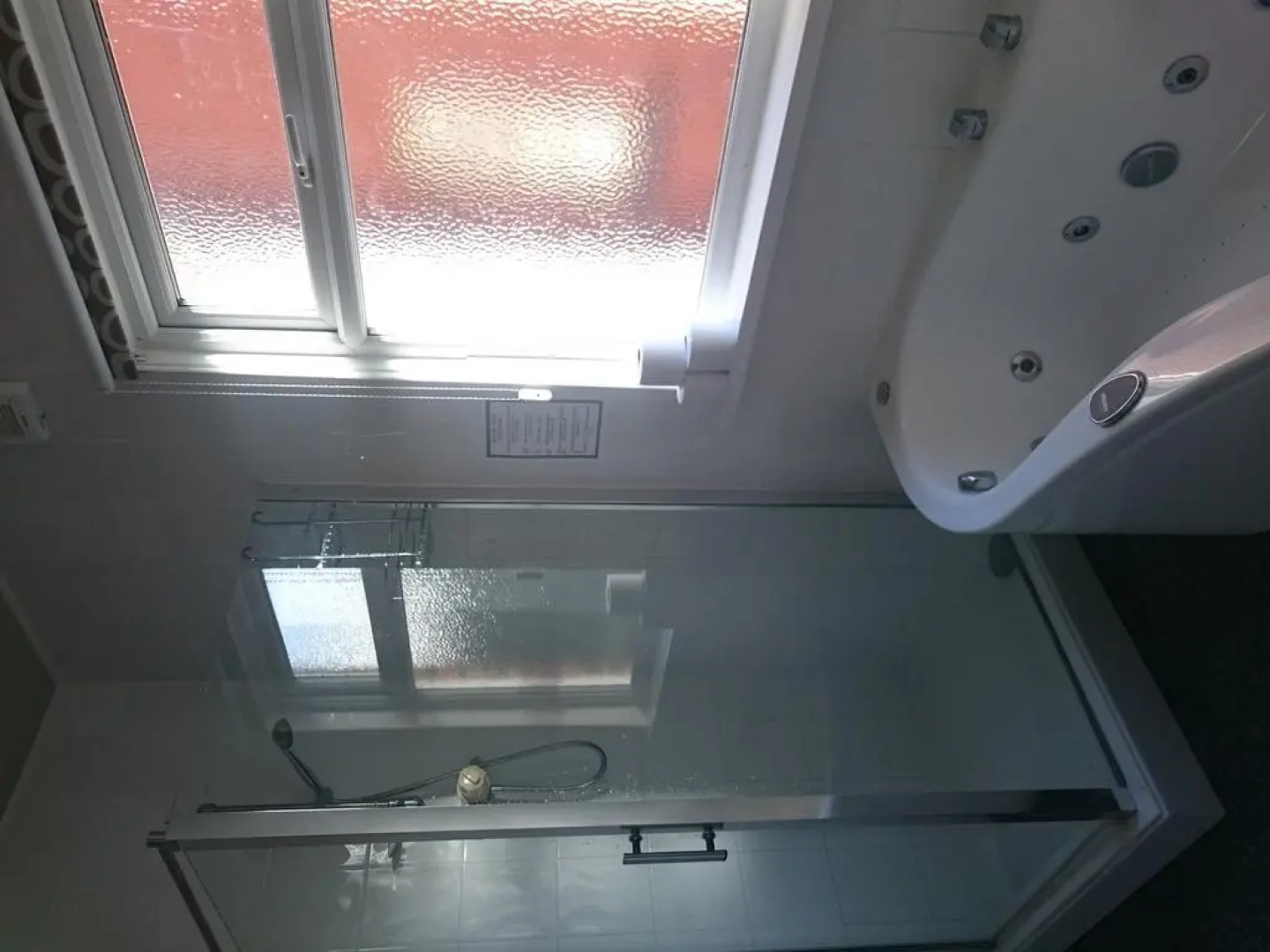 Nomi Rooms & Restaurant