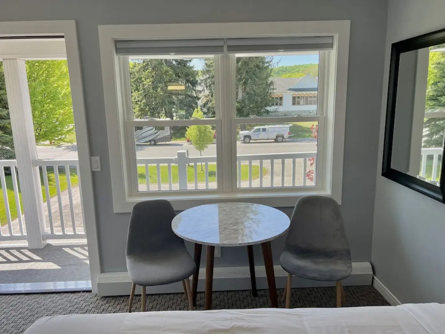 Empire Lakeshore Inn