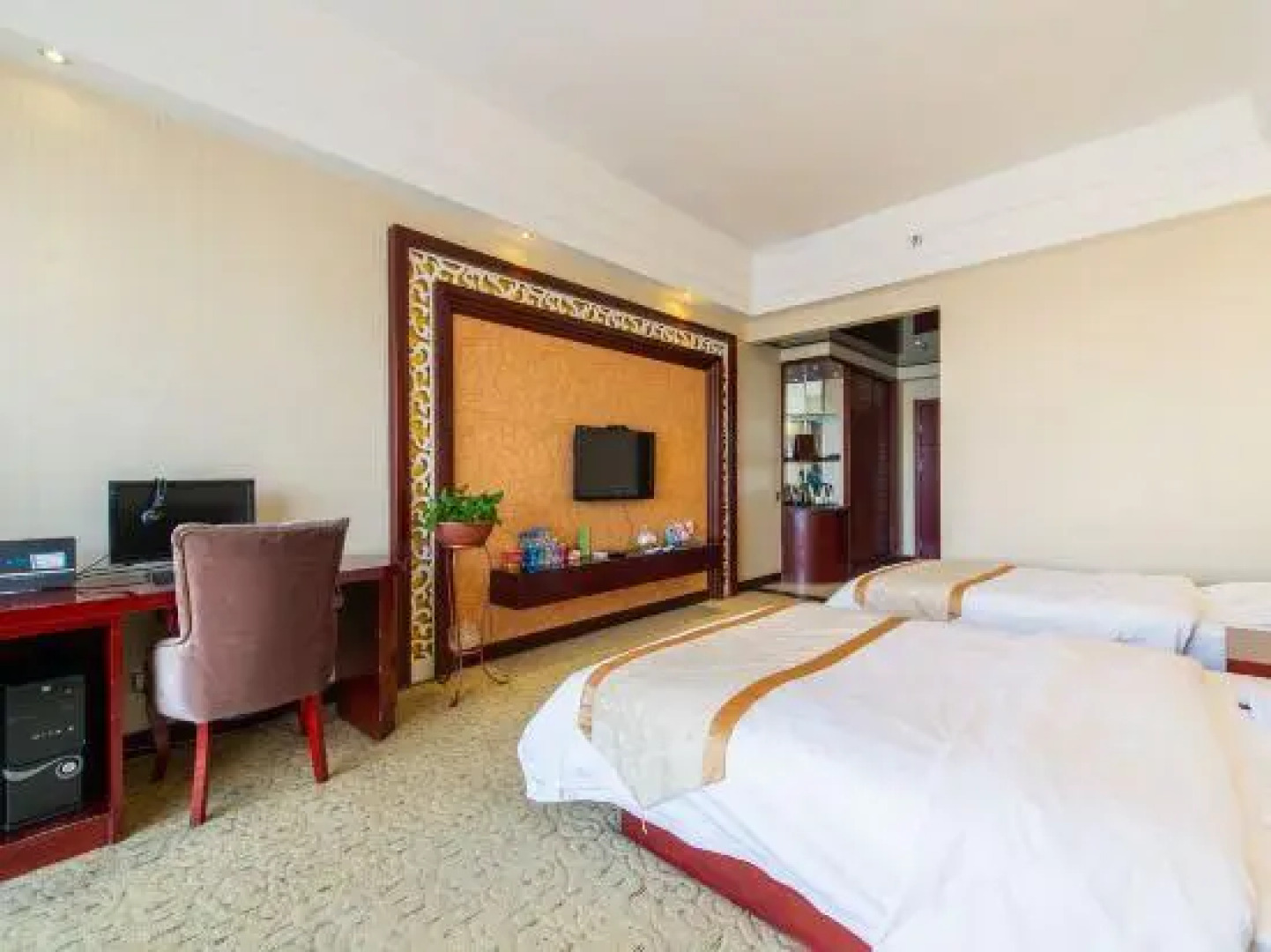 Dingyuan Business Hotel