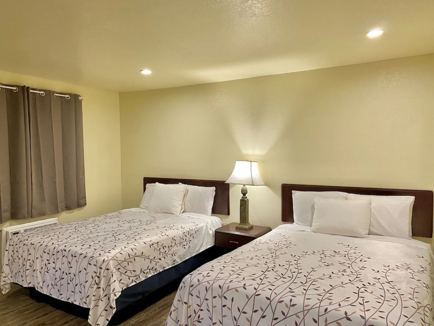 Whistling Pines - Daily & Extended Stay, Elizabeth City